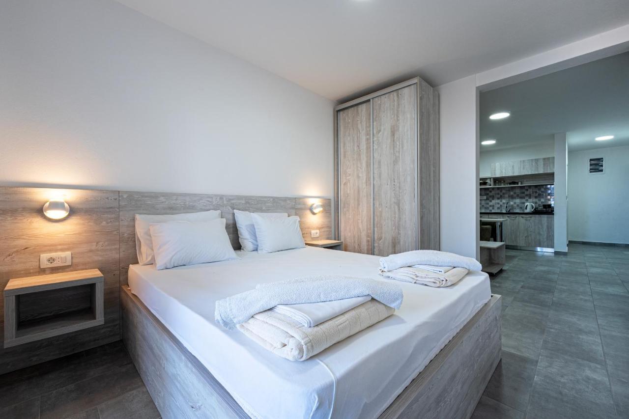 2 * Petrovac